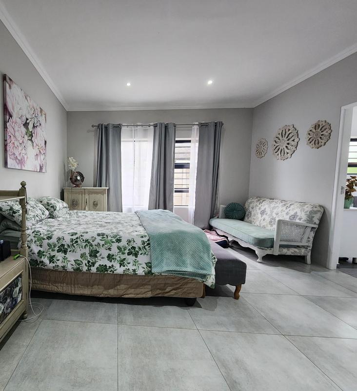 5 Bedroom Property for Sale in Die Bult Western Cape